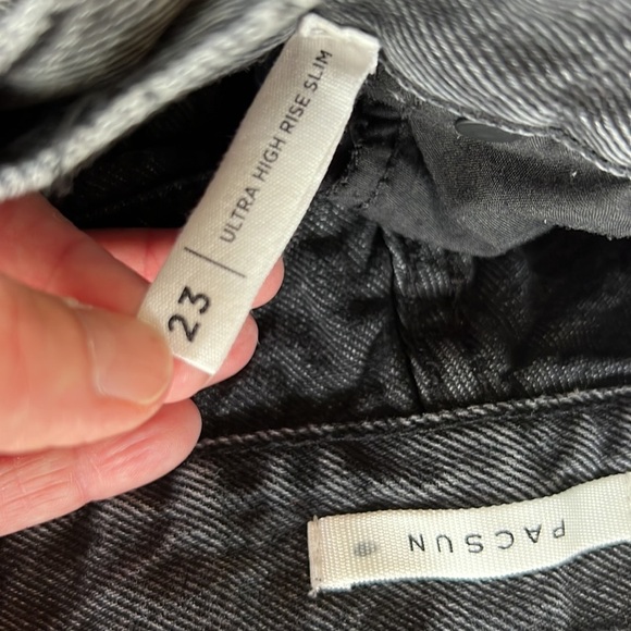 Never worn. Pacsun ultra high rise slim distressed jeans sz 23 - Picture 4 of 4